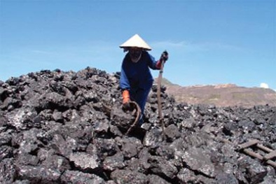 Than lậu vẫn được hậu thuẫn, bảo kê